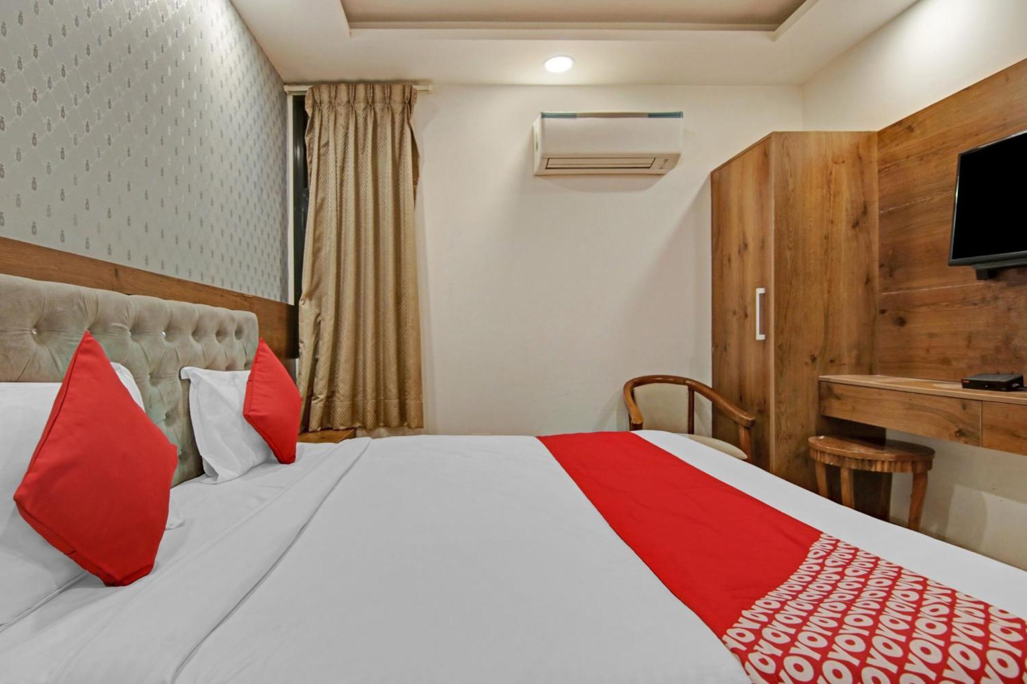 Hotel O Avi